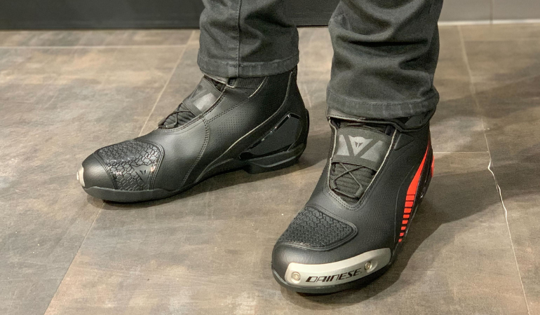 SUPERYA SHOESとHERIAN D-WP SHOES 人気モデル2つの性能・履き心地を比較